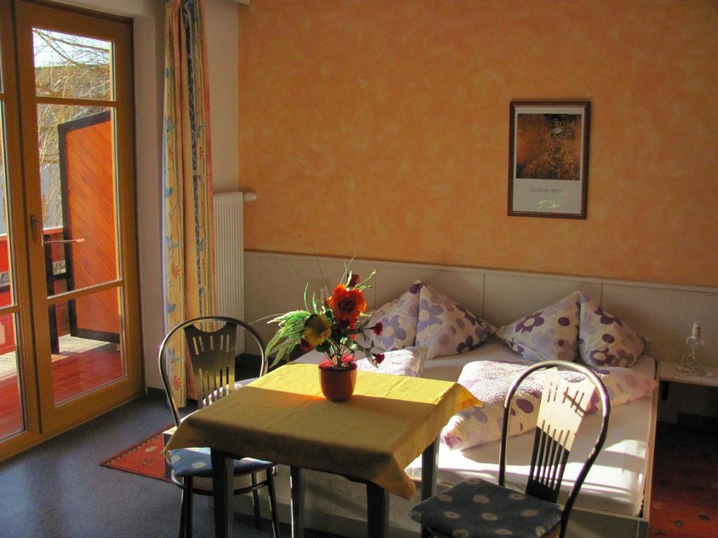 Pension Laerchenhof Döbriach Rum bild